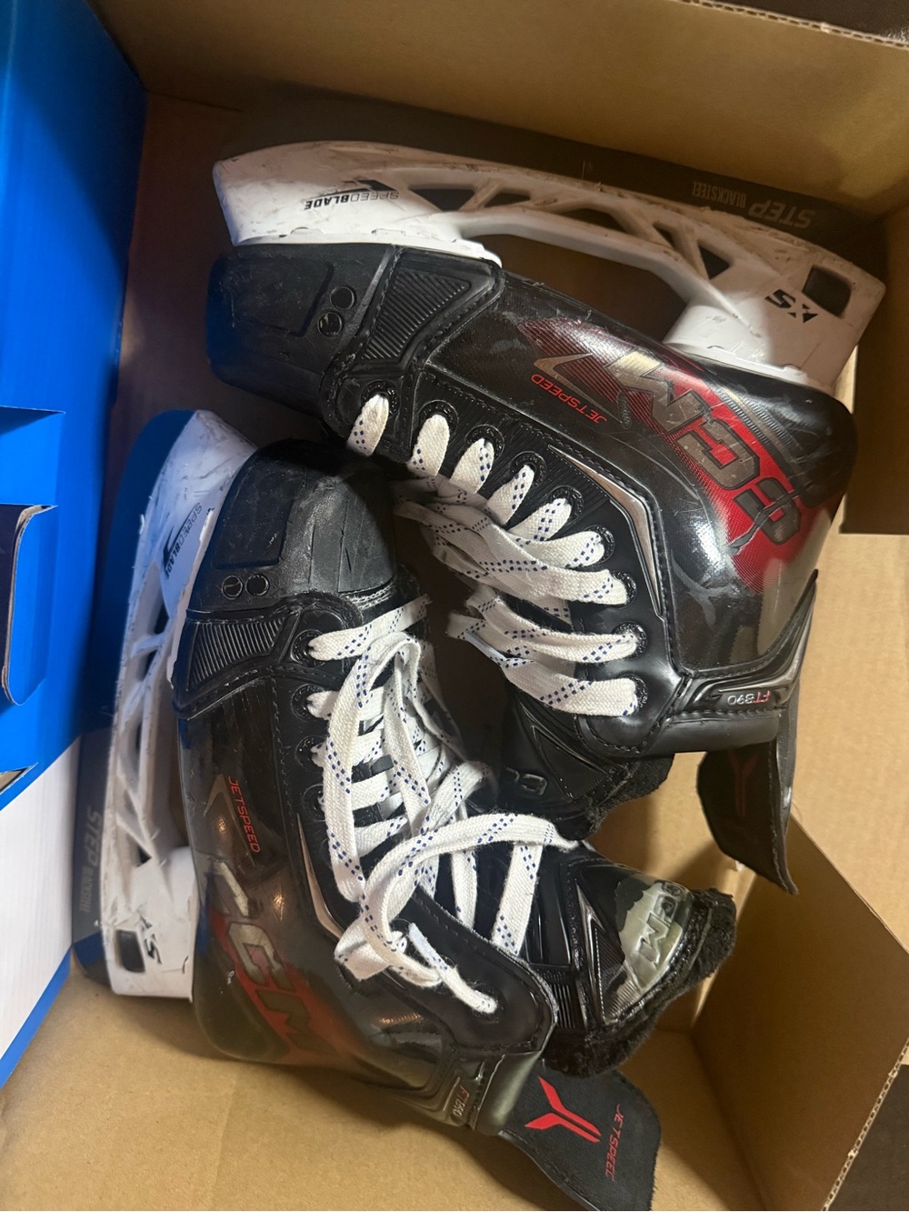 CCM Ice Skates junior - JETSPEED FT890